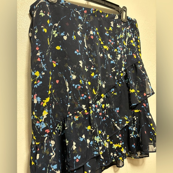 BANANA REPUBLIC Navy Blue Floral ruffle skirt - size Large - Picture 6 of 6